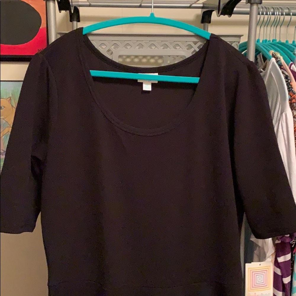 Solid black Nicole